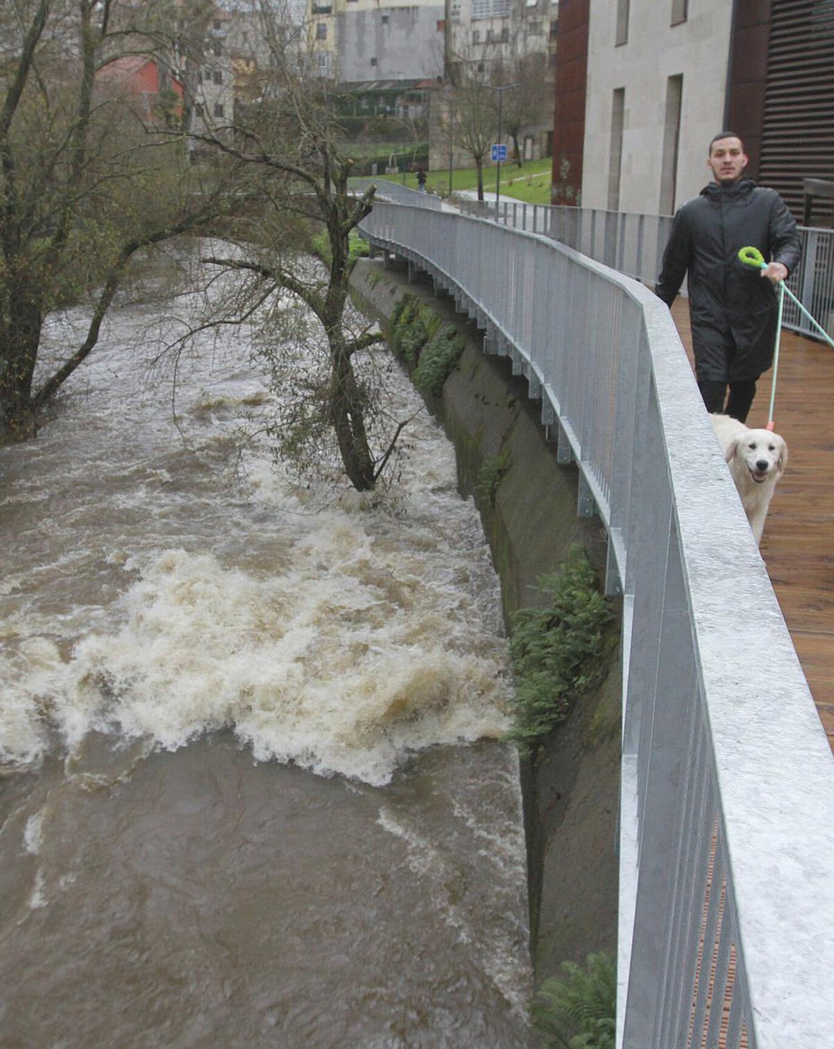El Barbaña simulando el oleaje marítimo. |  Iñaki Osorio