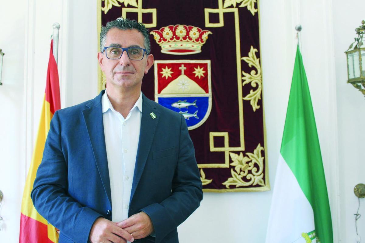 Miguel Molina, alcalde de Barbate, en una imagen institucional.