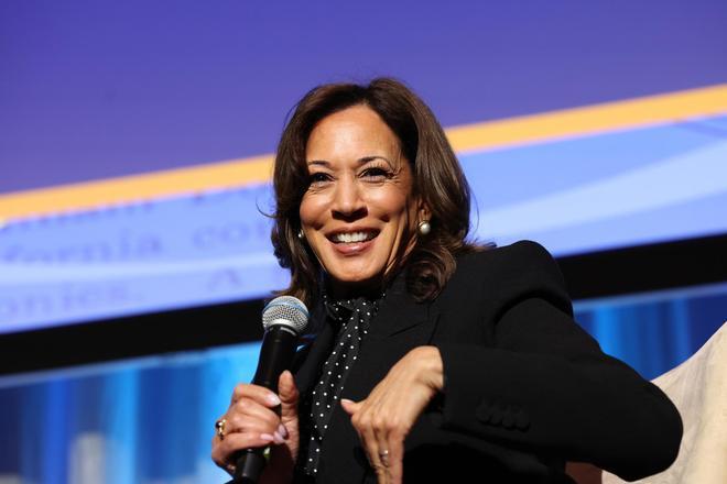 El equipo de seguridad de Kamala Harris impide un allanamiento en una propiedad en Malibú, en EEUU