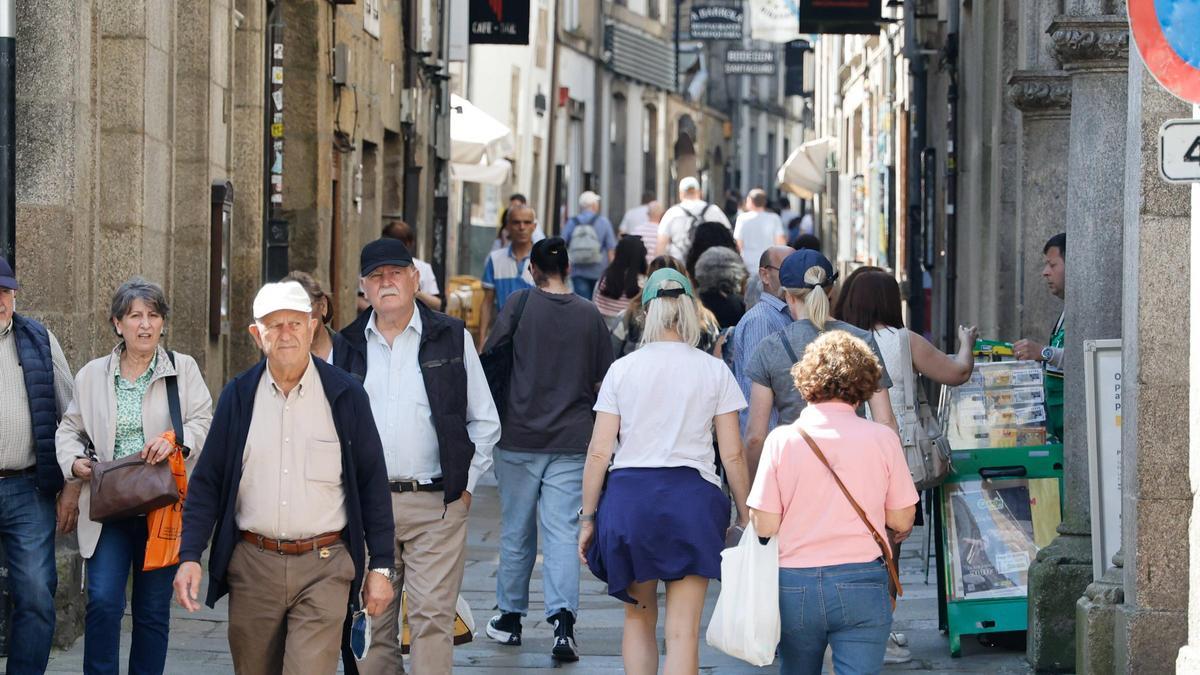 Canarias se rebela contra el modelo turístico: ¿Ha llegado Santiago a la misma situación?