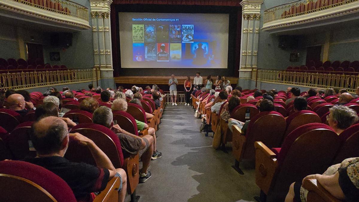 El Teatro Bellas Artes es el escenario principal del festival pero las actividades también llegan a otros espacios y otros pueblos de la comarca.