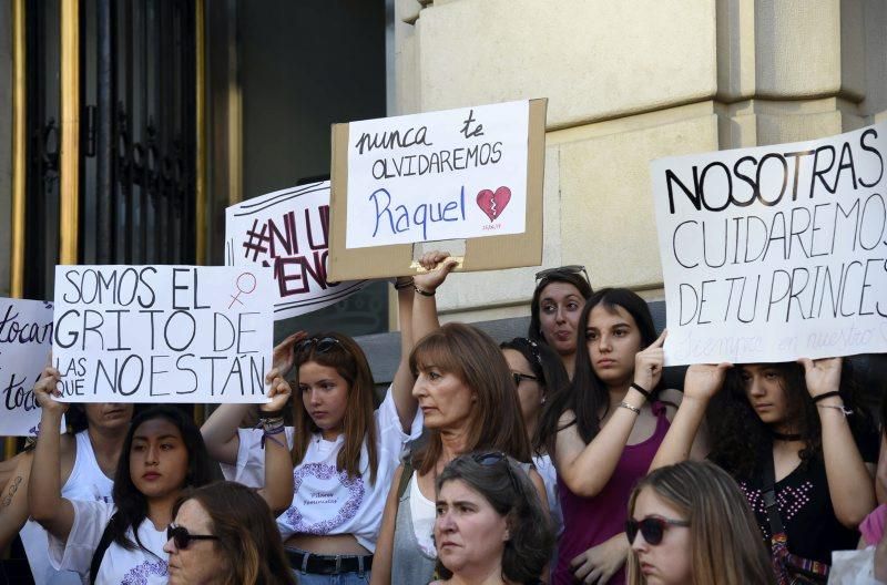 Concentraciones contra el asesinato machista en Zaragoza