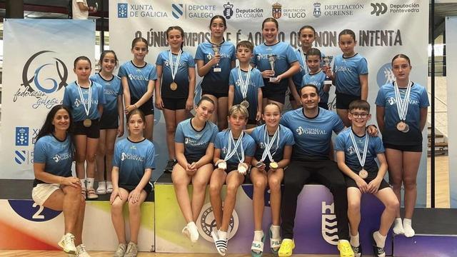 El Ximnasia A Estrada logra 15 medallas y dos copas en el Gallego