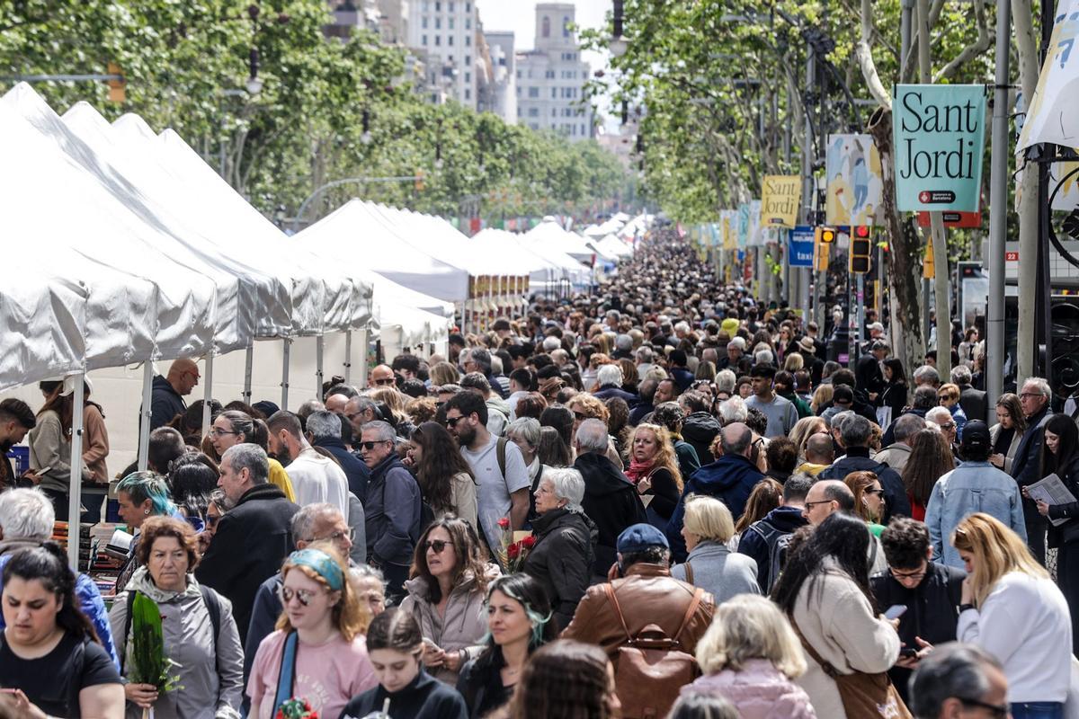 El paseo de Gràcia, lleno de gente