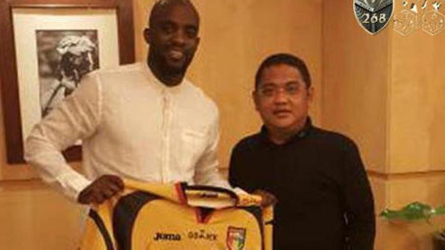 Momo Sissoko firma con el Mitra Kukar.