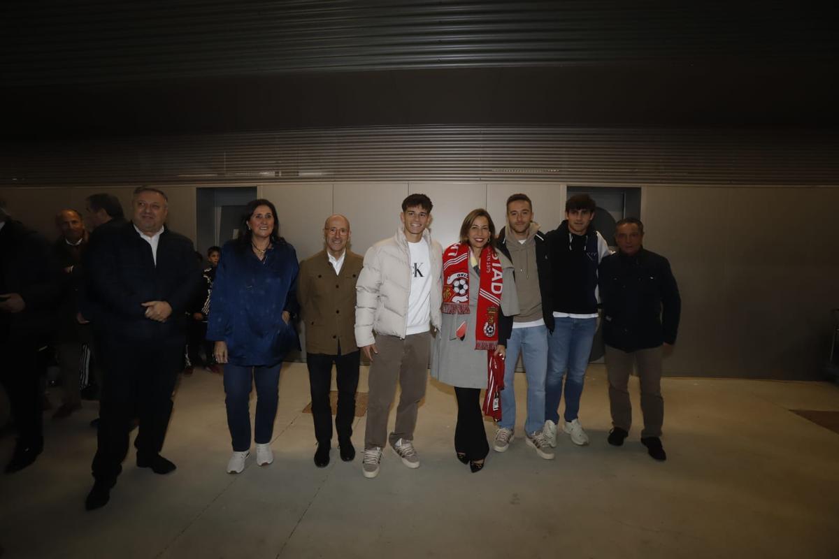 La alcaldesa Natalia Chueca, Iván Azón, Marc Aguado y Pau Sans inaguran los nuevos vestuarios de la UD Amistad