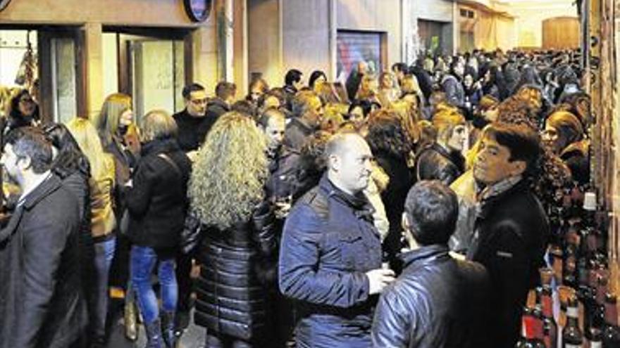 Las tascas niegan quejas vecinales y arremeten contra Sense Soroll