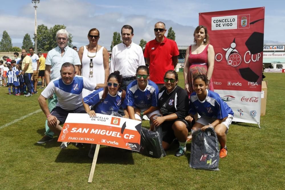 Los campeones de la Vigo Cup recogen sus trofeos