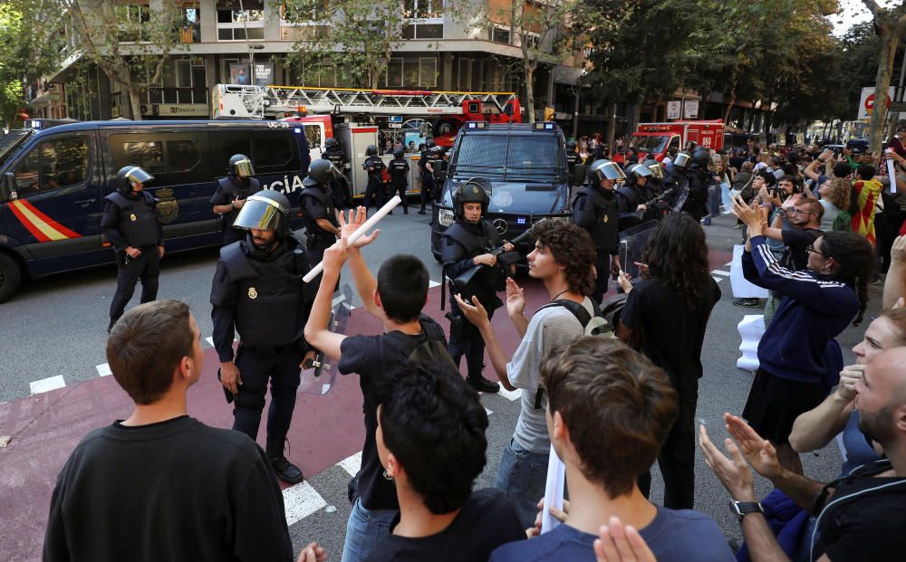 Imatges dels manifestants que han sortit als carrers de Barcelona, ja de tarda.