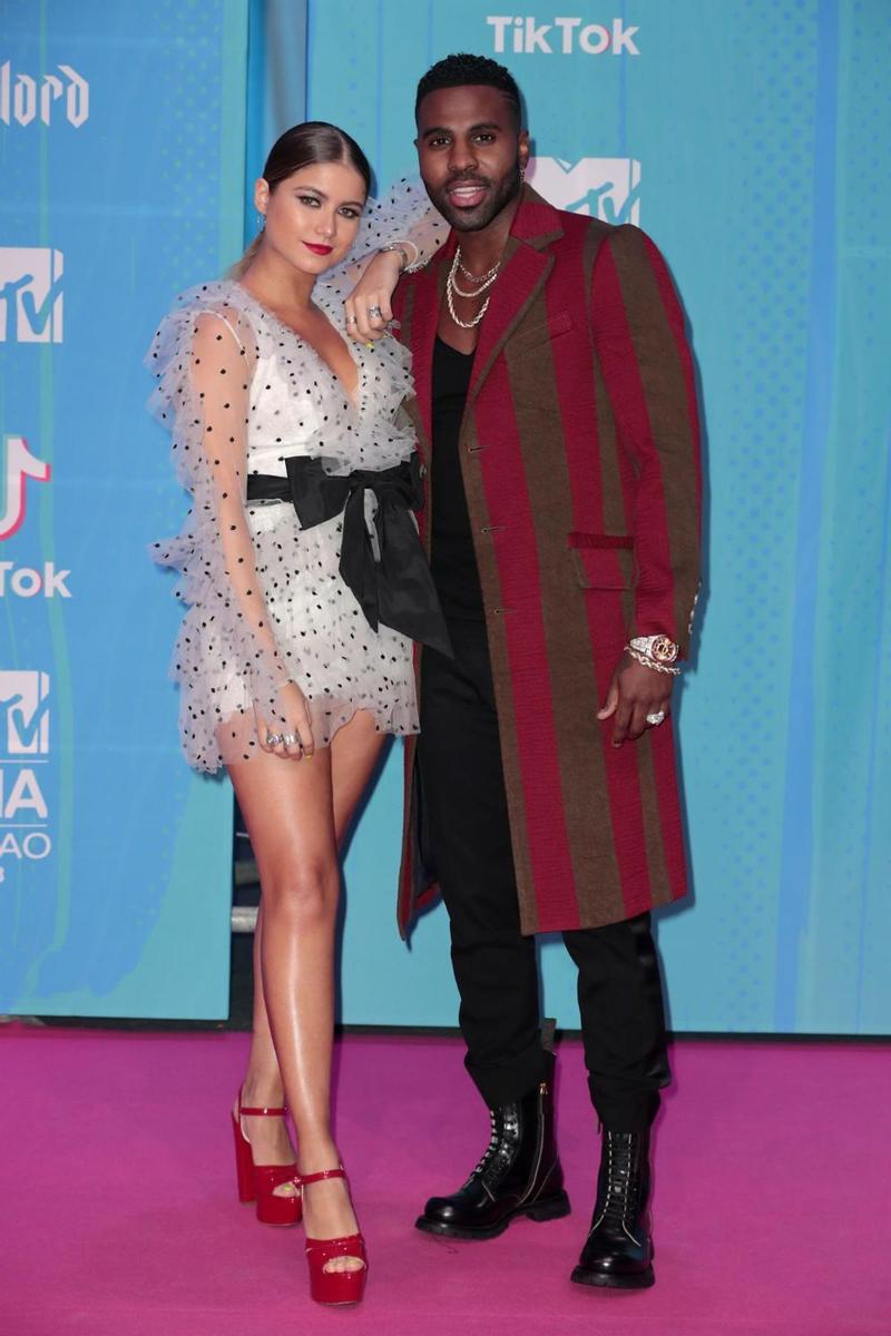 Sofía Reyes con Jason Derullo en los MTV Europe 2018
