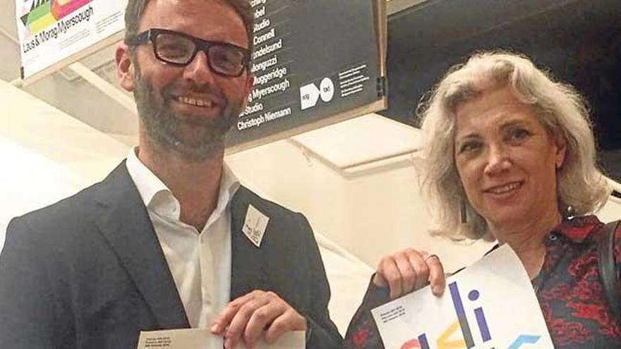 Biel Huguet y Carme Pinós, en la entrega de premios.