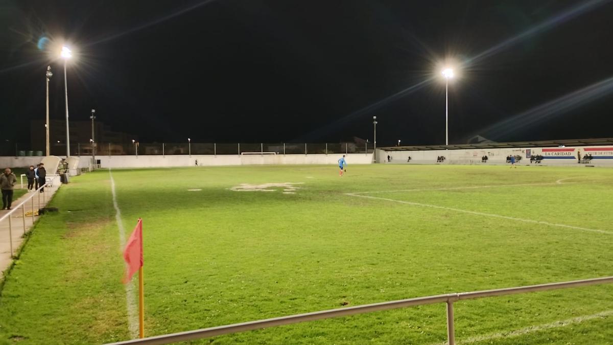 Visita general del campo con la iluminación recién estrenada.