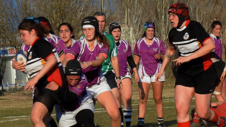 Acció de força de les osonenco-manresanes davant del CRUC Cornellà