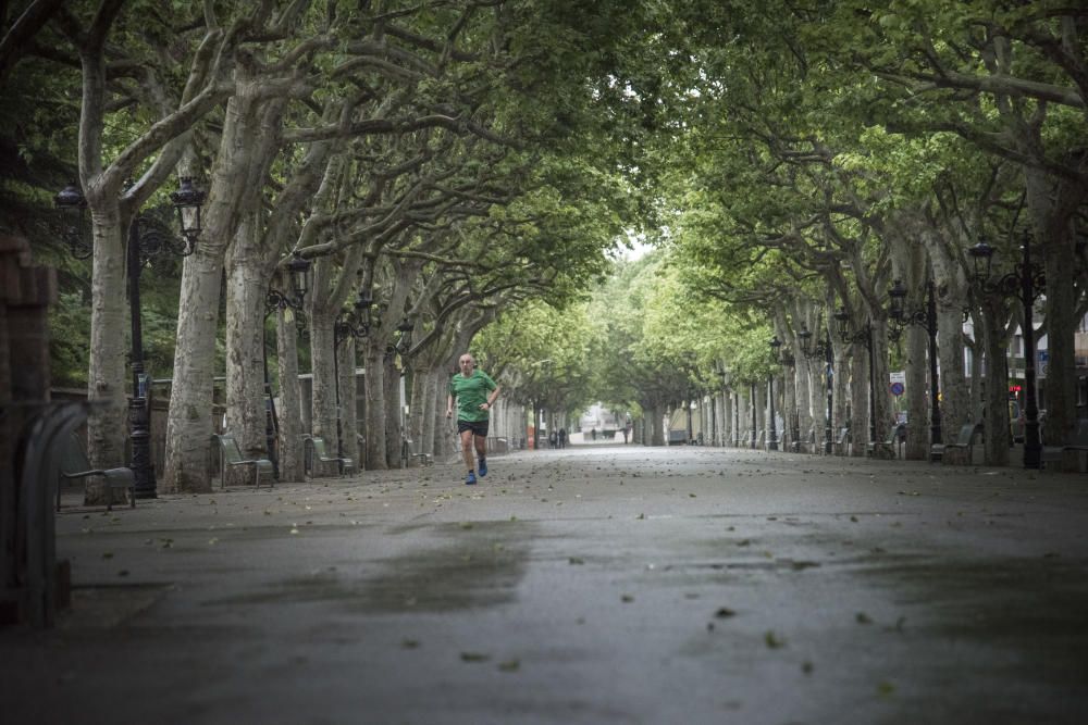 De les piràmides al pati nou: matí plujós i esportiu a Berga