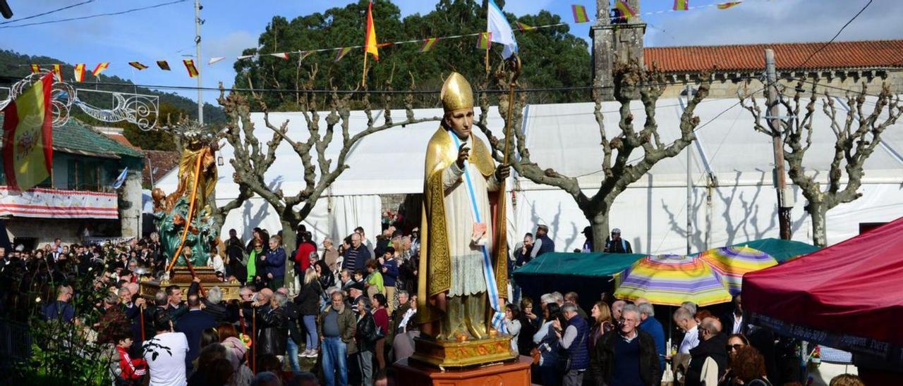 Las imágenes de San Martiño y la Virgen del Carmen, en Moaña.   |  GONZALO NÚÑEZ