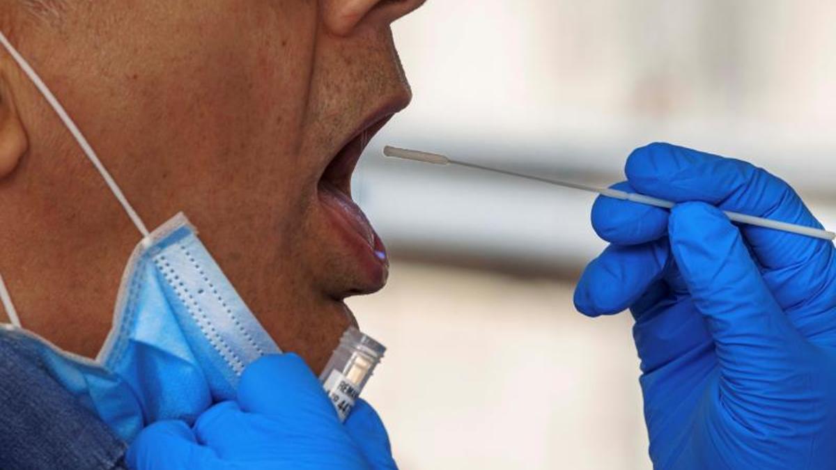 Repunte de contagios en Galicia hasta los 451 tras 10.600 PCR