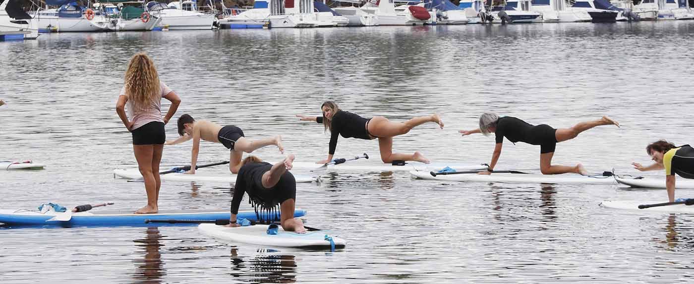 A la tendencia al alza de practicar pilates y yoga en el mar, se suman ahora las mascotas