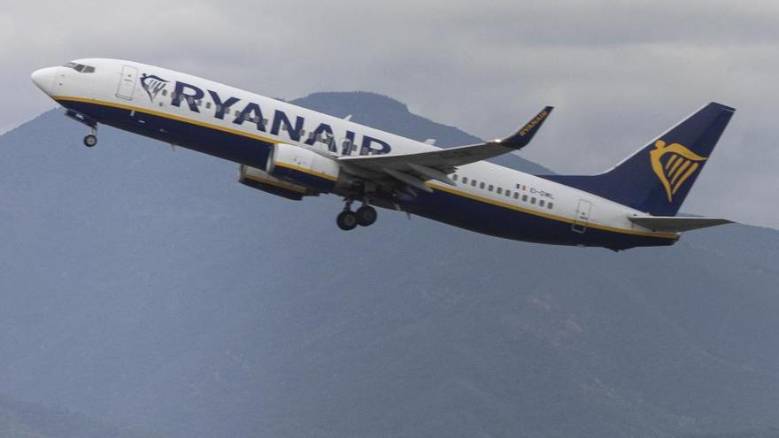 Els sindicats denuncien que Ryanair vol acomiadar 351 treballadors a l&#039;Estat