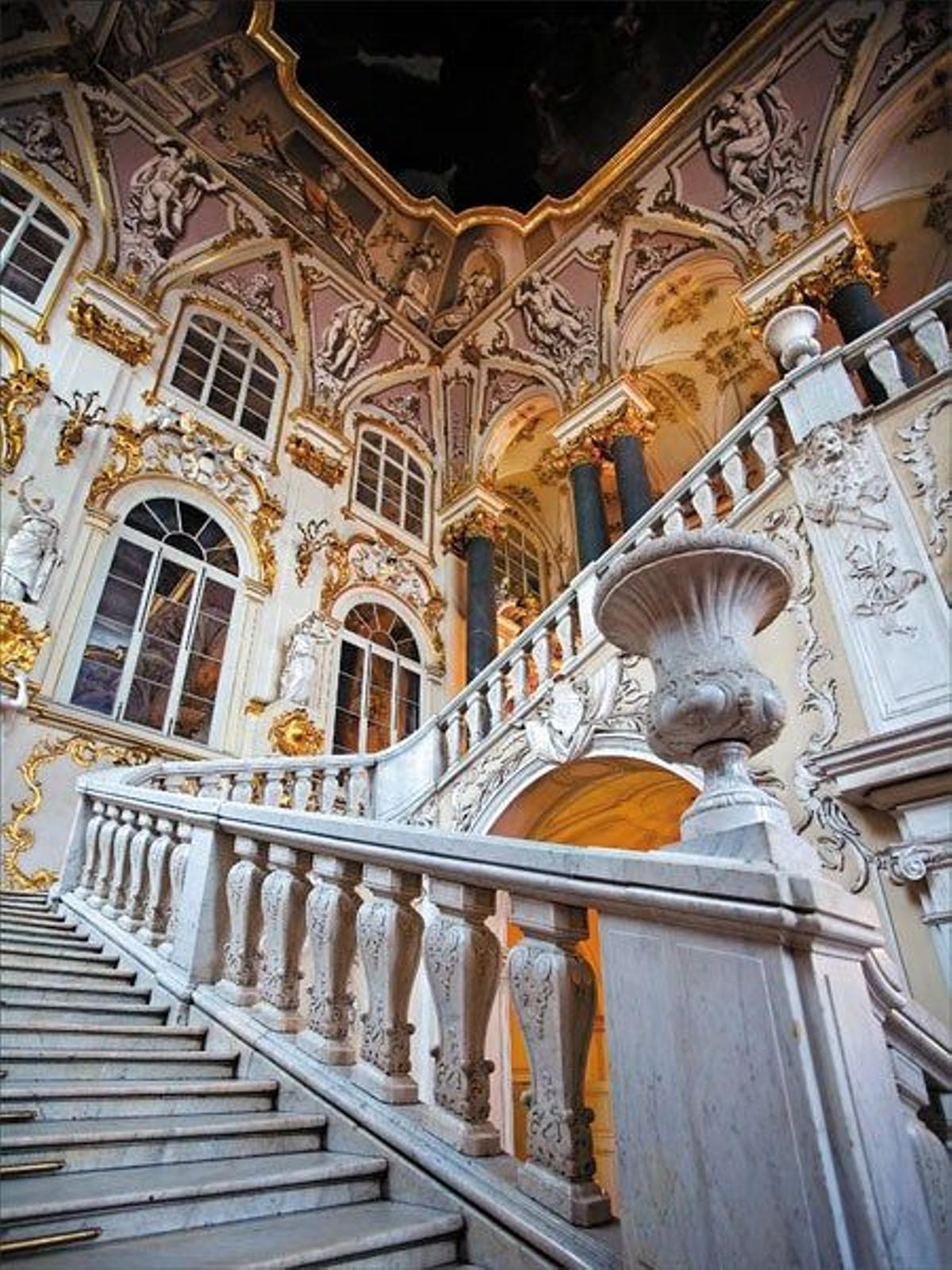 Escalera principal del Museo Ermitage, obra de Rastrelli.