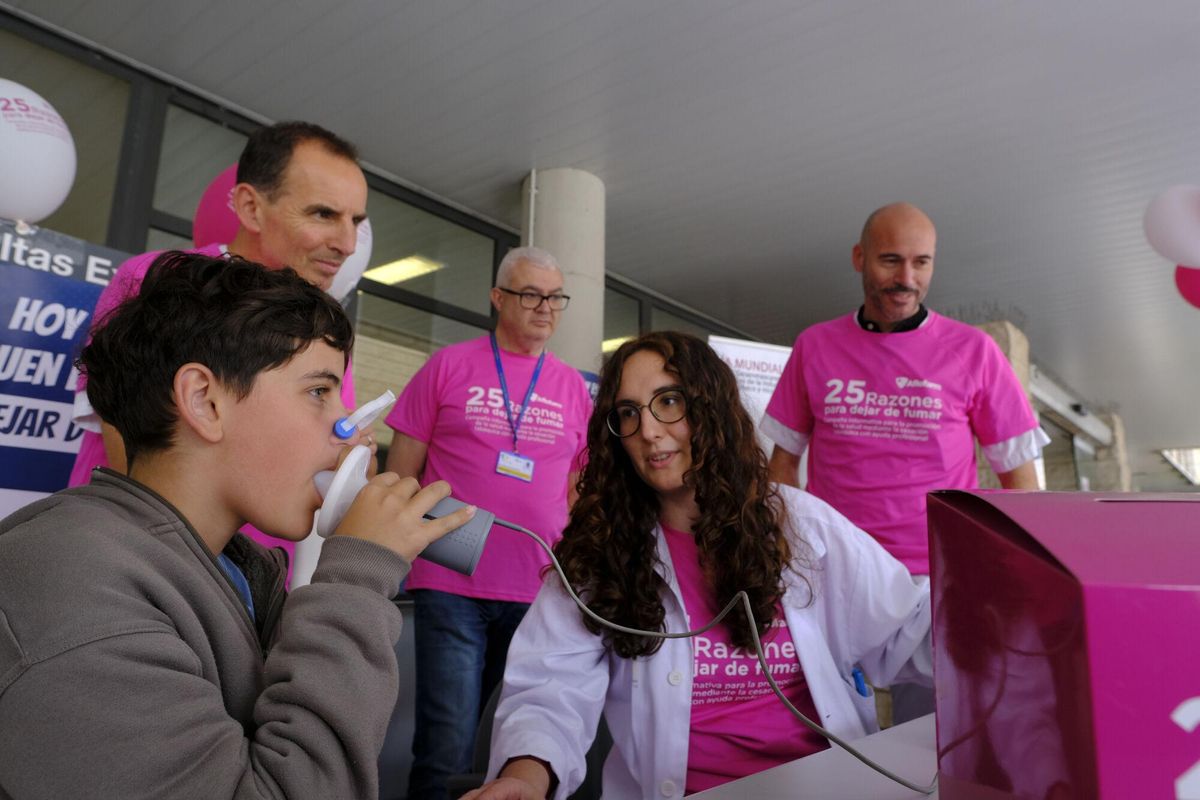 Jornada de prevención del tabaquismo en el Hospital Doctor Negrín