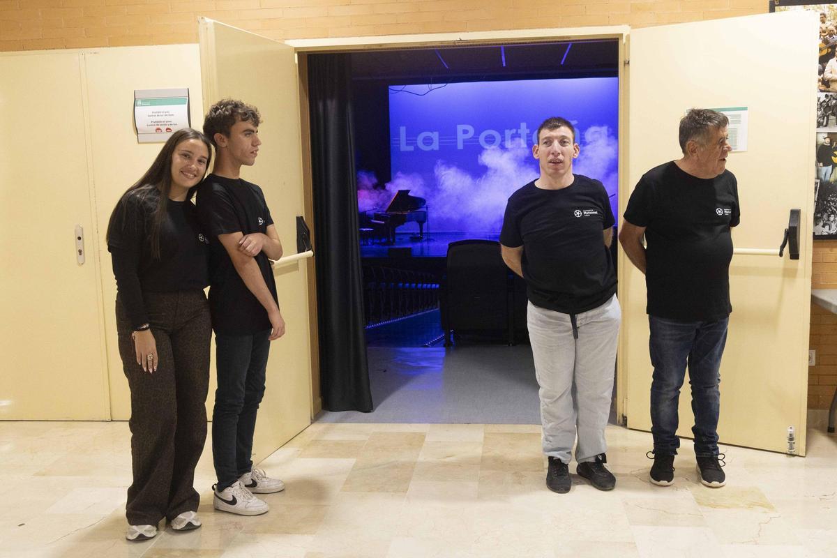 Personas con discapacidad intelectual, acomodadores en la Casa de Cultura de Mutxamel