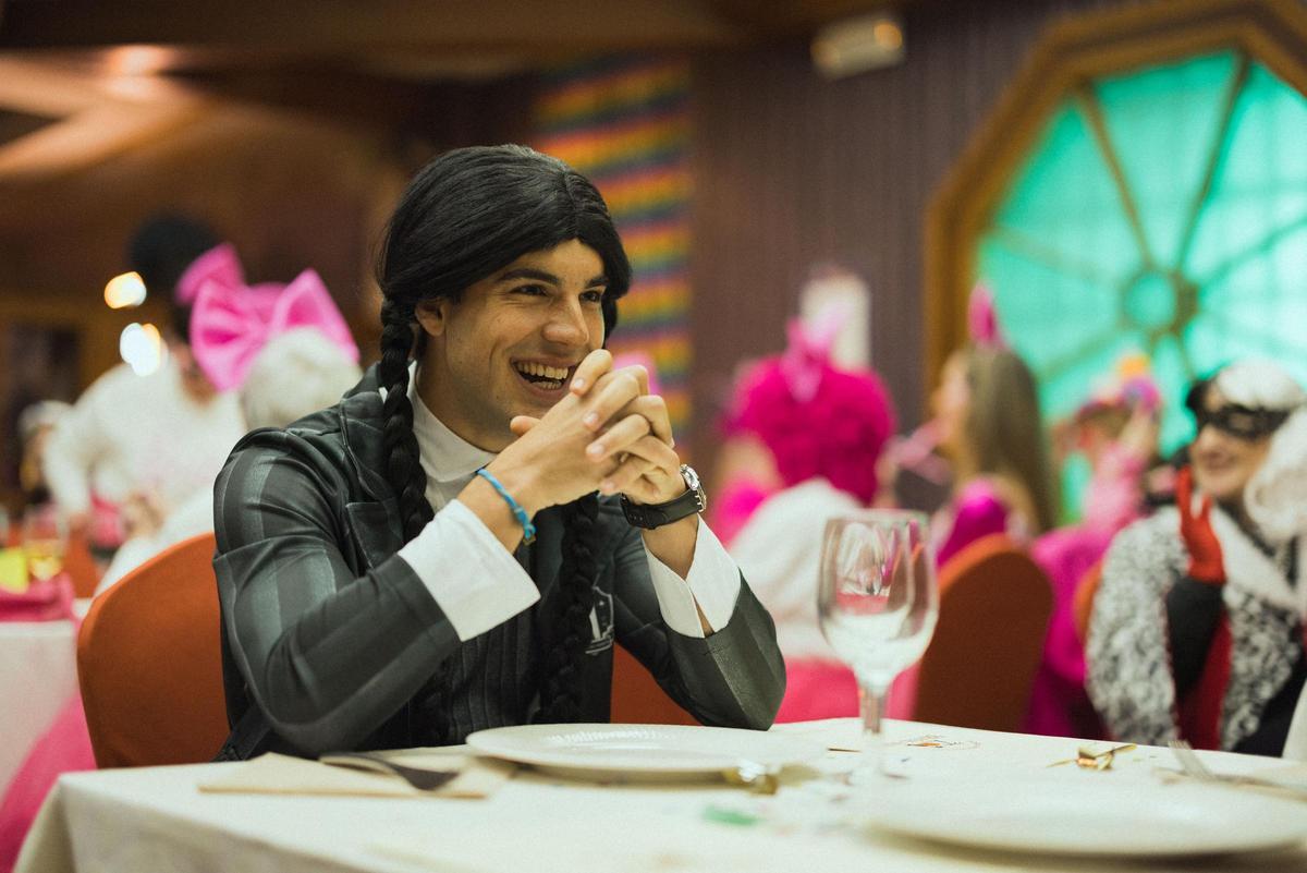 Mario Casas como Miércoles en "Me has robado el corazón"