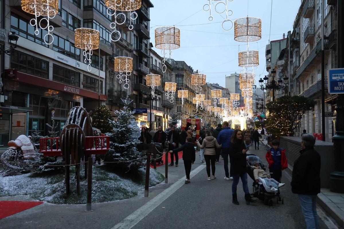 Un Belén Monumental y las calles llenas en el primer domingo navideño