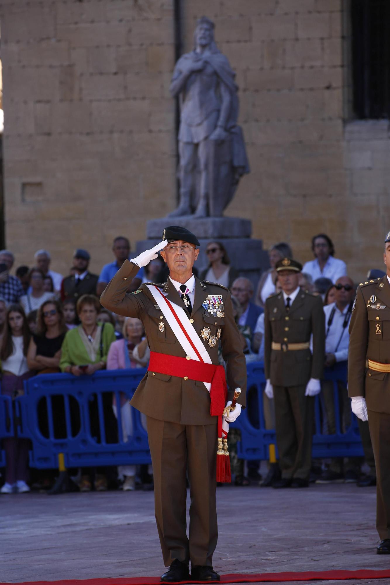 Así fue la jura de bandera civil de Oviedo y el posterior desfile