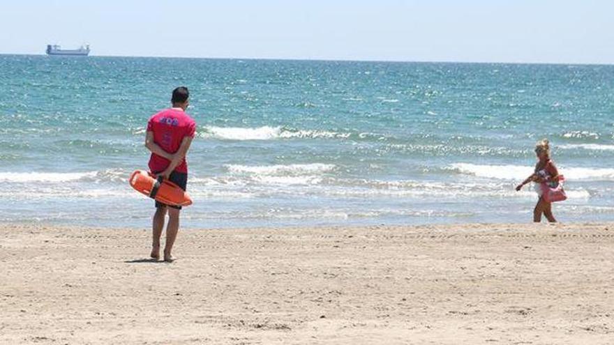 Fallece un bañista de 80 años en la playa Grande de Peñíscola