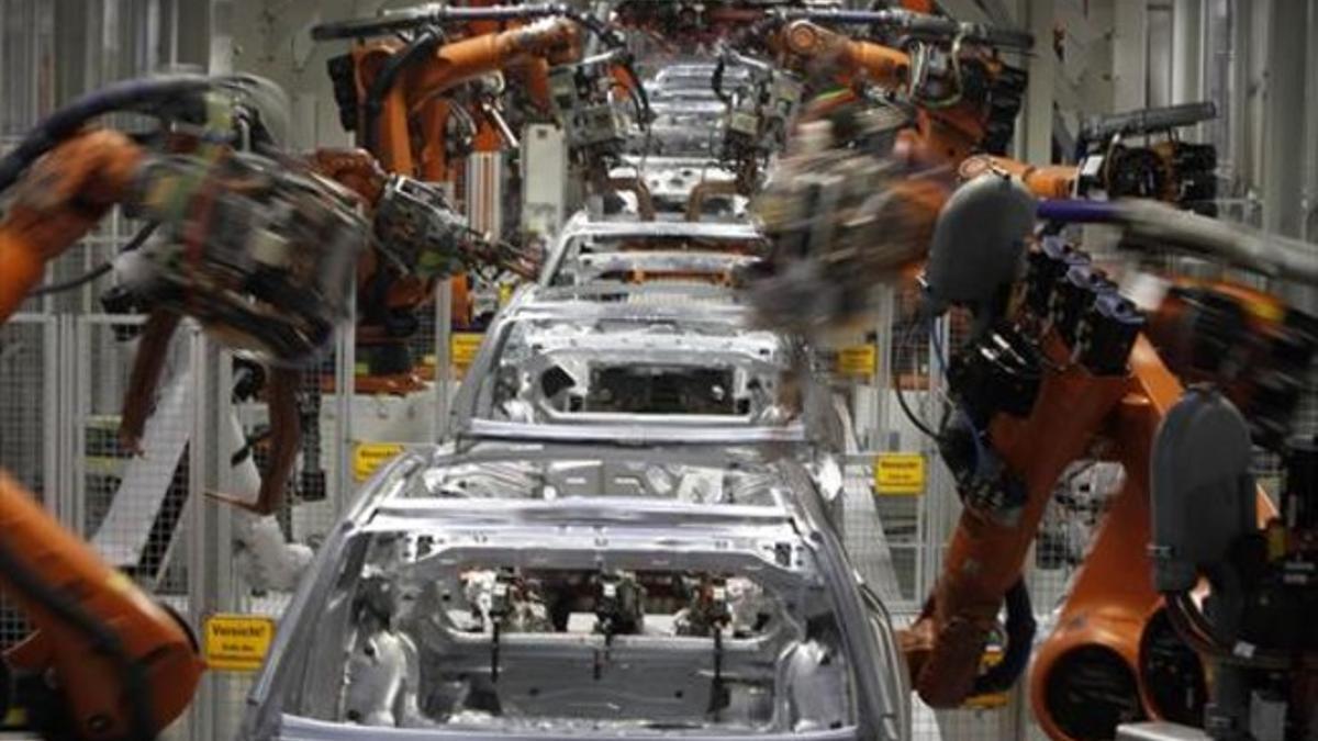 Cadena de robots en una fábrica alemana de Audi.
