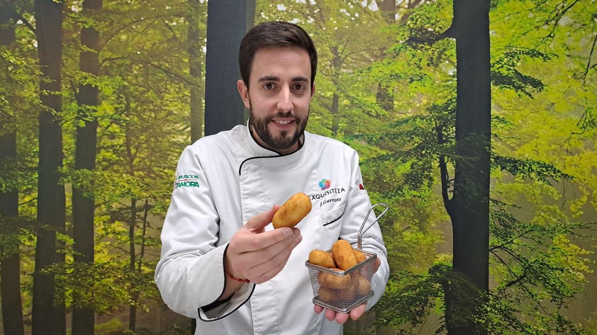El cocinero zamorano Jonathan Garrote, con croquetas