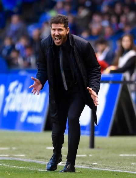  Simeone, durante un partido. |   // C. PARDELLAS