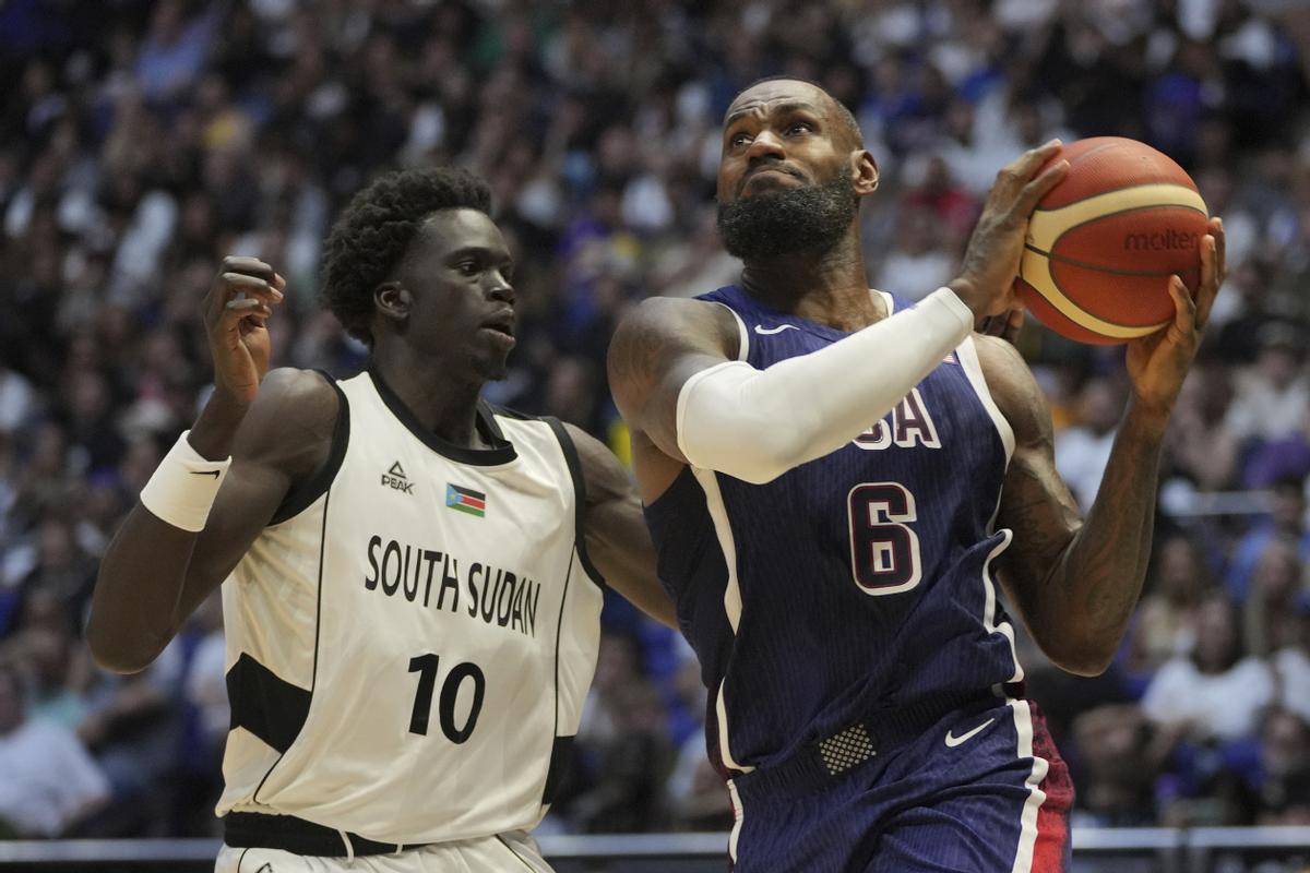 United States' forward LeBron James, right, goes for the basket as South Sudan's forward JT Thor defends during an exhibition basketball game between the United States and South Sudan, at the o2 Arena in London, Saturday, July 20, 2024. (AP Photo/Kin Cheung)