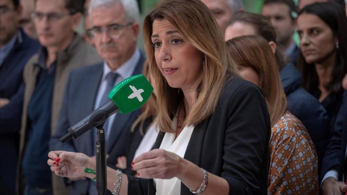 La presidenta andaluza, Susana Díaz, en rueda de prensa en la sede del partido en Sevilla.