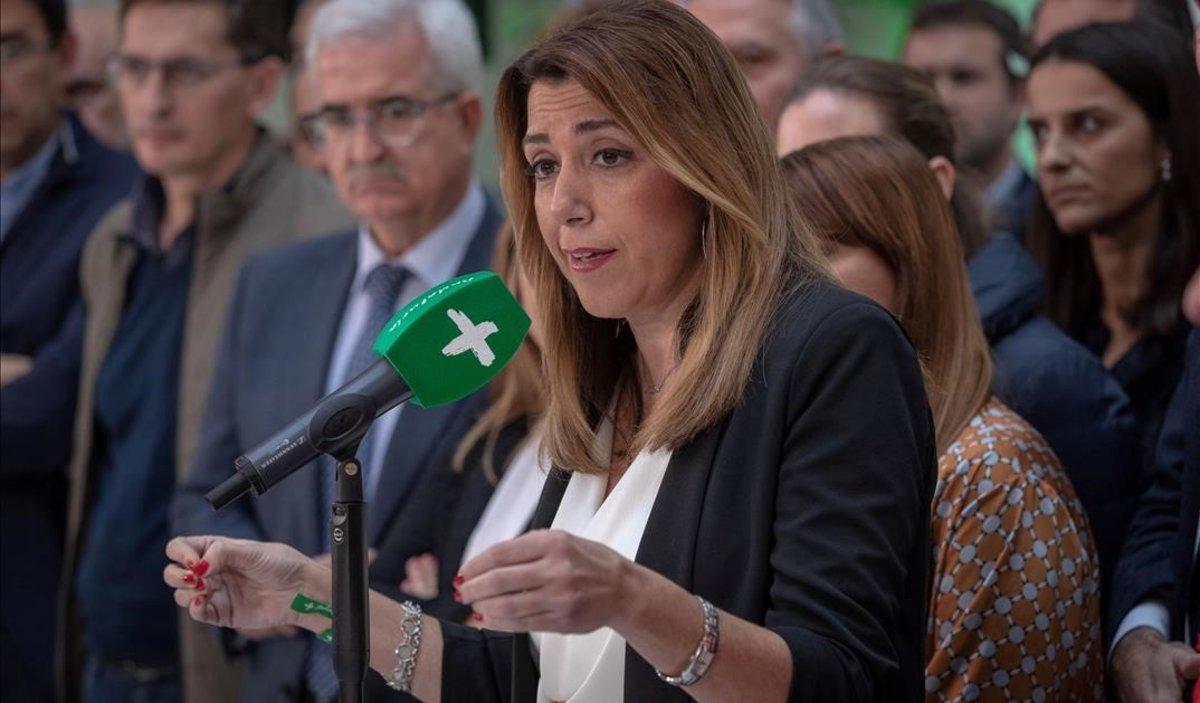 La presidenta andaluza, Susana Díaz, en rueda de prensa en la sede del partido en Sevilla.