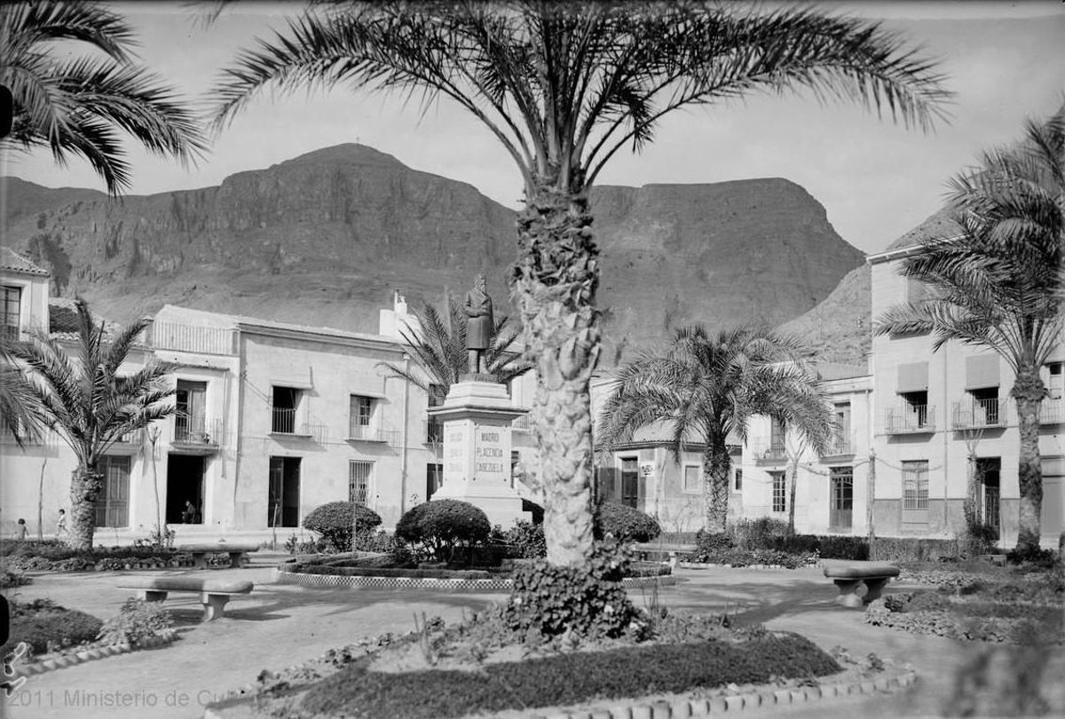 Plaza de Monserrate en la primera mitad del siglo XX