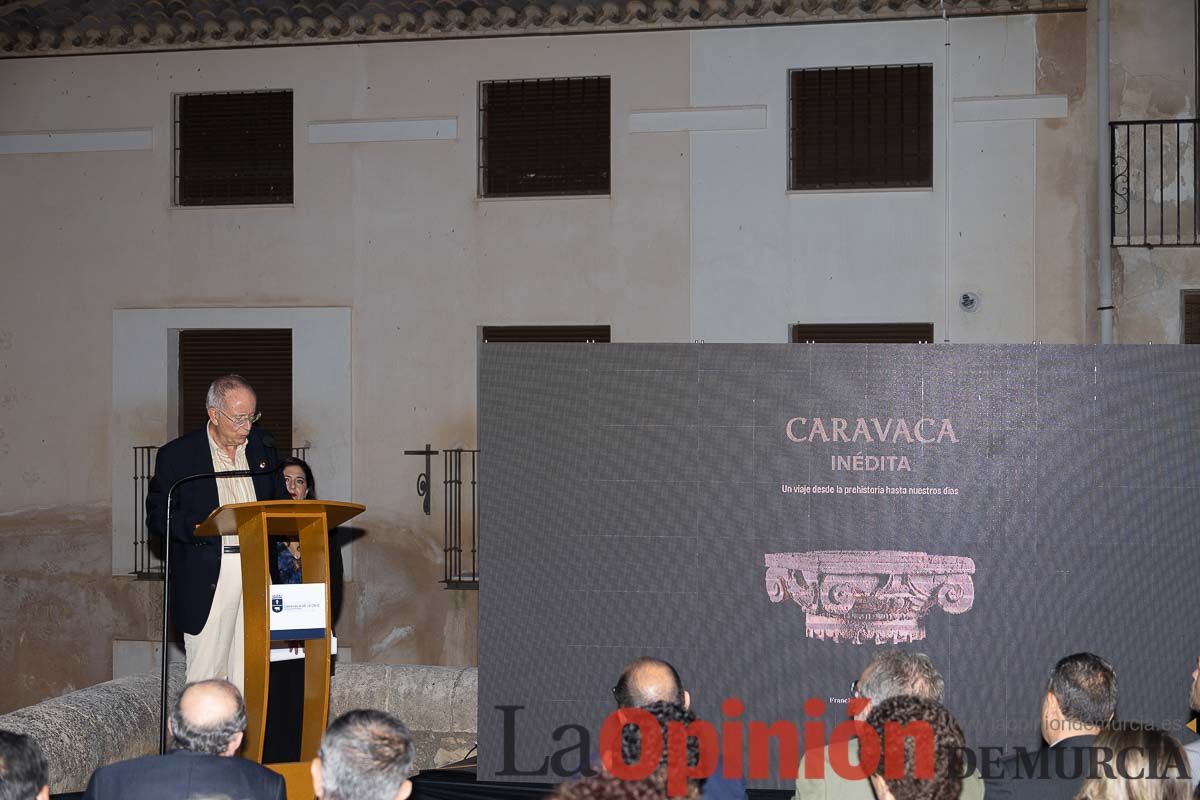 Así fue la presentación del libro ''Caravaca inédita. Un viaje desde la prehistoria hasta nuestros días'