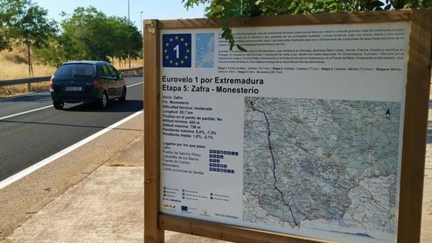 El ayuntamiento de Monesterio recibe un diploma por su compromiso con el cicloturismo europeo