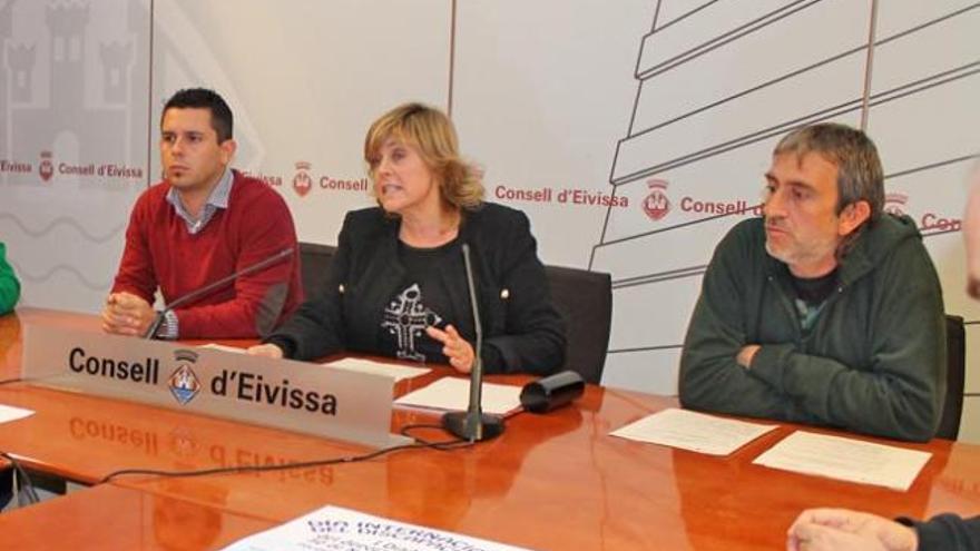 Rafa Triguero, Mercedes Prats y Carlos Lara en la rueda de prensa.