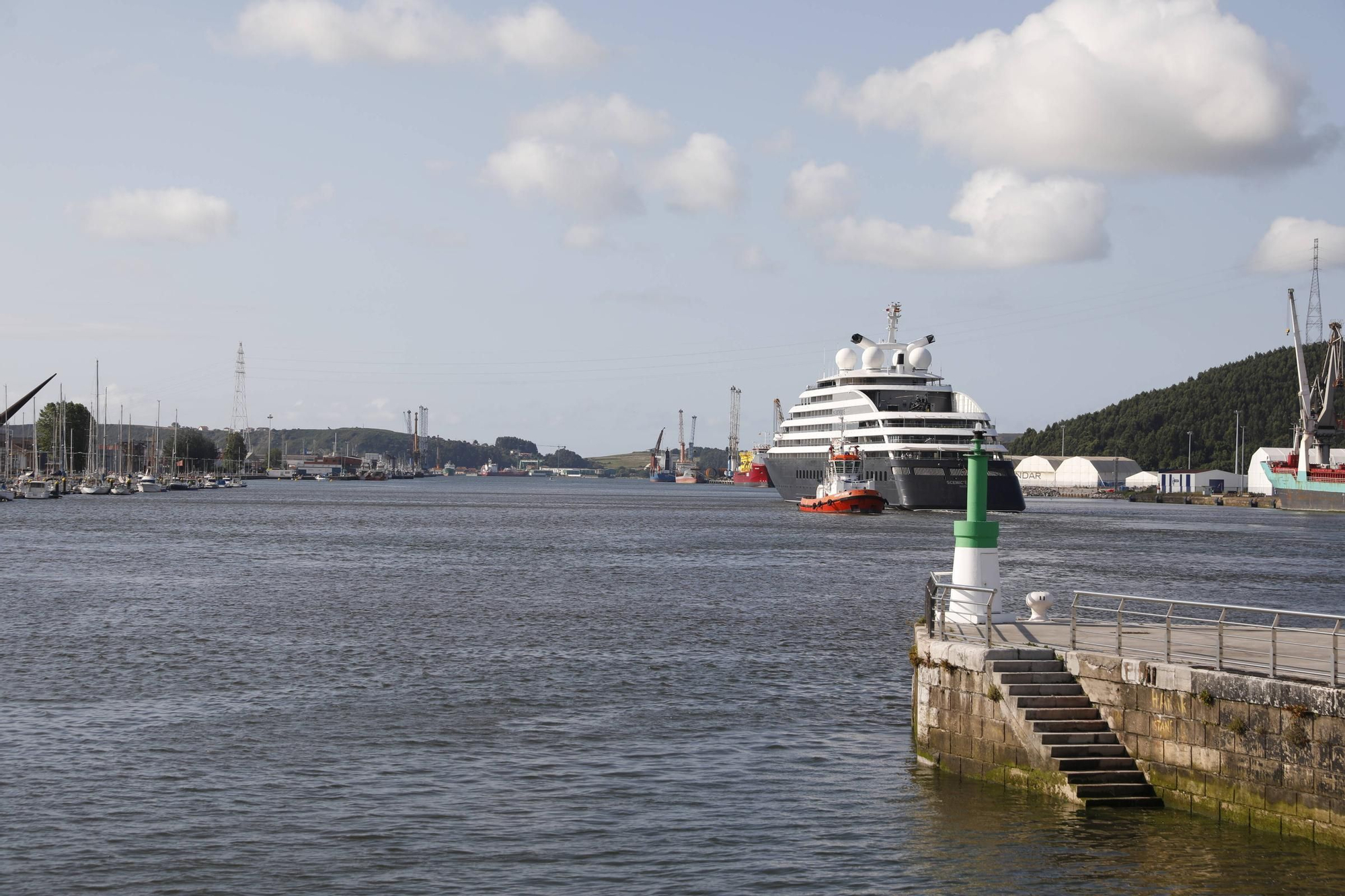 EN IMÁGENES: El impresionante crucero de lujo "Scenic Eclipse" en Avilés