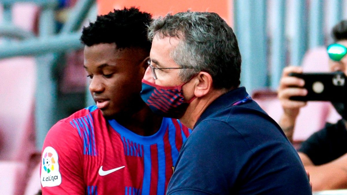 Lluís Til en el Camp Nou, junto a Ansu Fati