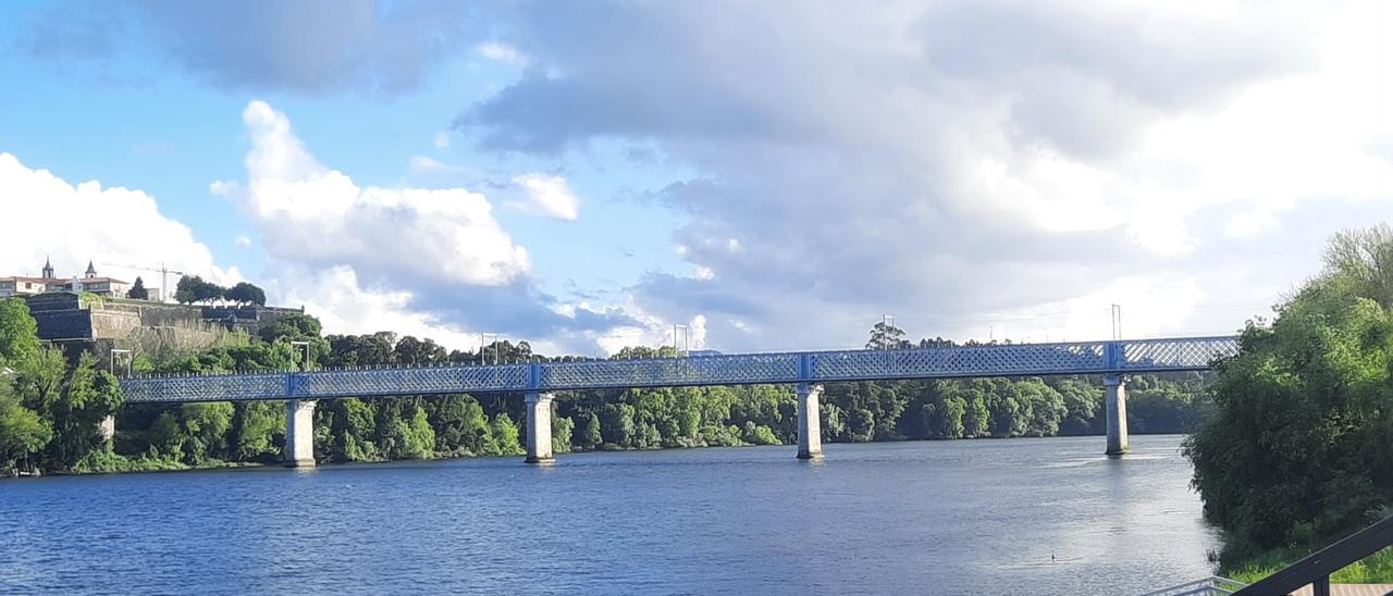 Puente internacional sobre el río Miño entre Tui y Valença