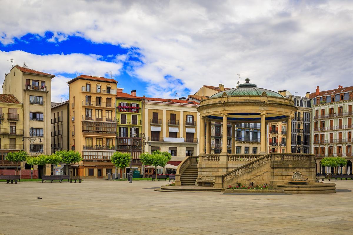 La histórica plaza del Castillo en Pamplona