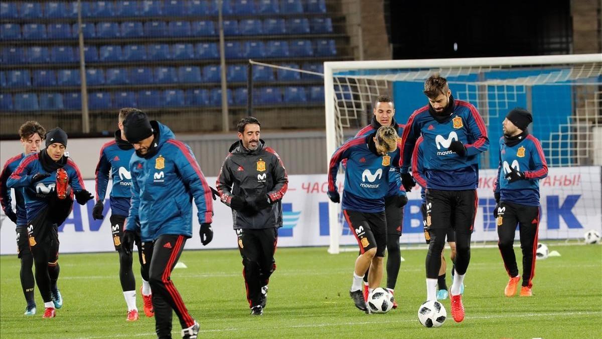 Piqué, Luis Alberto, Rodrigo y Alba, durante el entrenamiento en el estadio Petrovsky