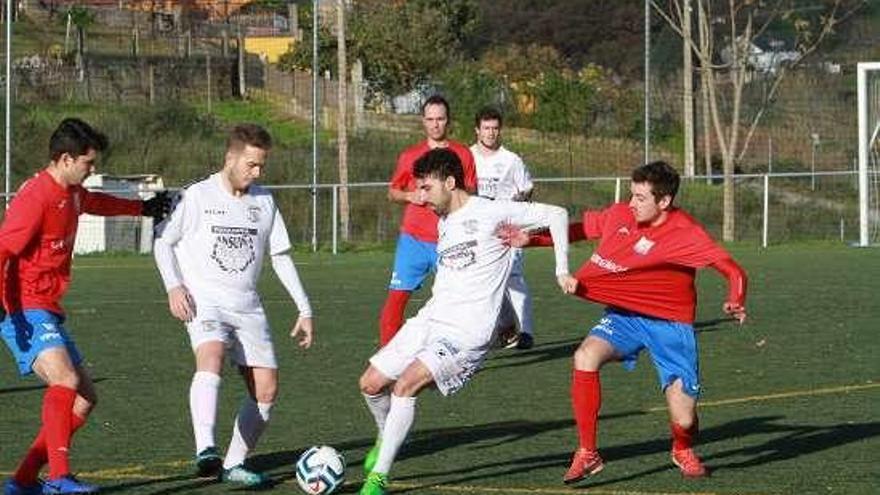 Futbolistas del Verin, durante la visita al Covadonga. // I.O.