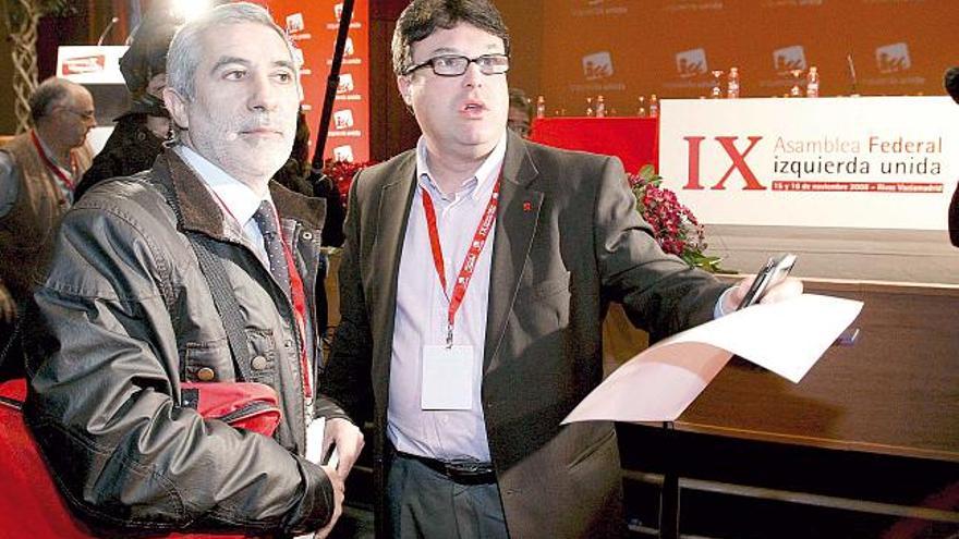 Gaspar Llamazares y Joan Josep Nuet, a su llegada a la IX Asamblea de la coalición.