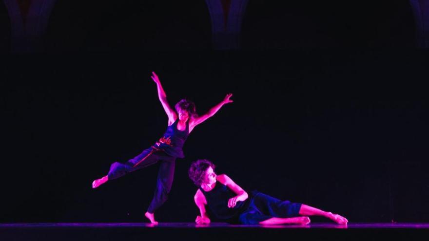 Les ballarines Dolors Yglesias i Emma Teixidor en un assaig