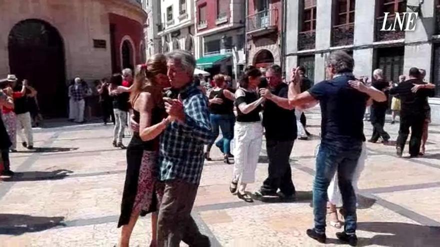 La plaza de Trascorrales se llena de tango