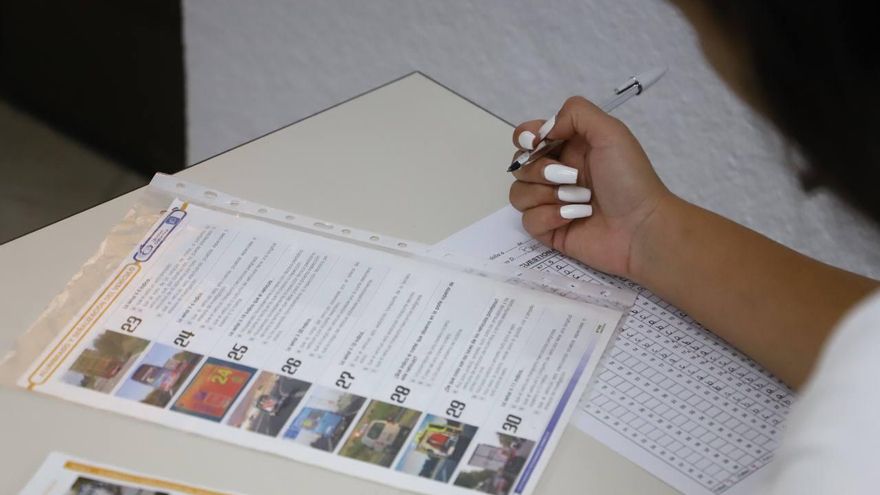La mitad de los alumnos que hacen el examen de conducir suspenden