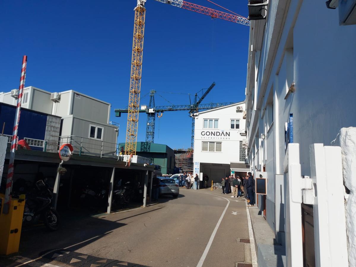 EN IMÁGENES: Fallece un trabajador en Astilleros Gondán, en Castropol